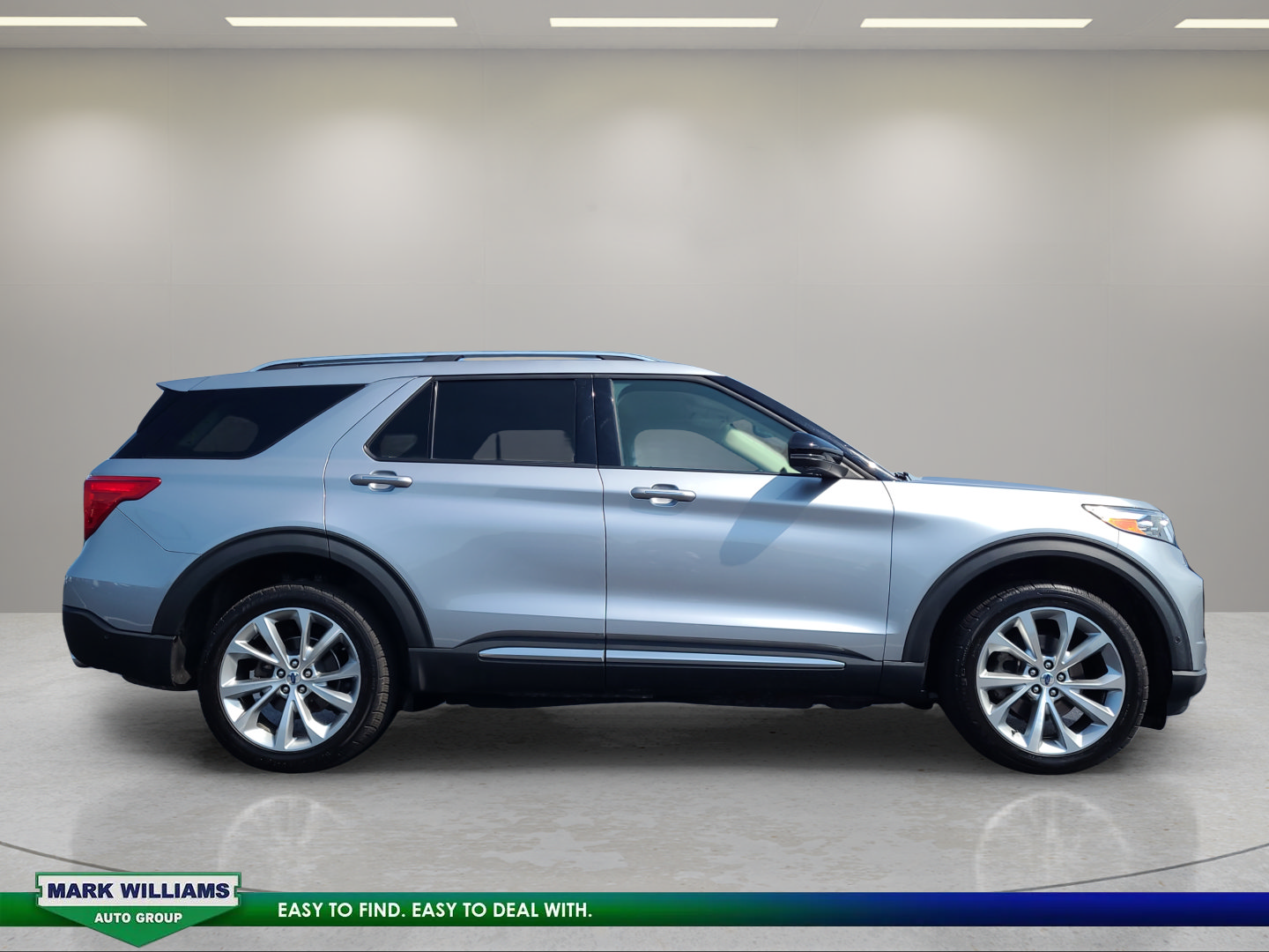 Certified 2022 Ford Explorer Platinum w/ Equipment Group 601A AWD/4WD image 2