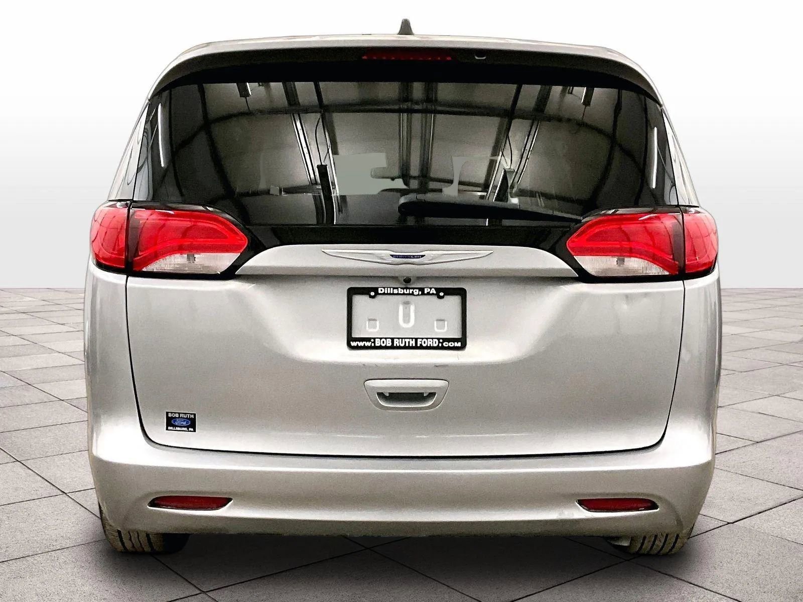 Used 2020 Chrysler Voyager L image 4