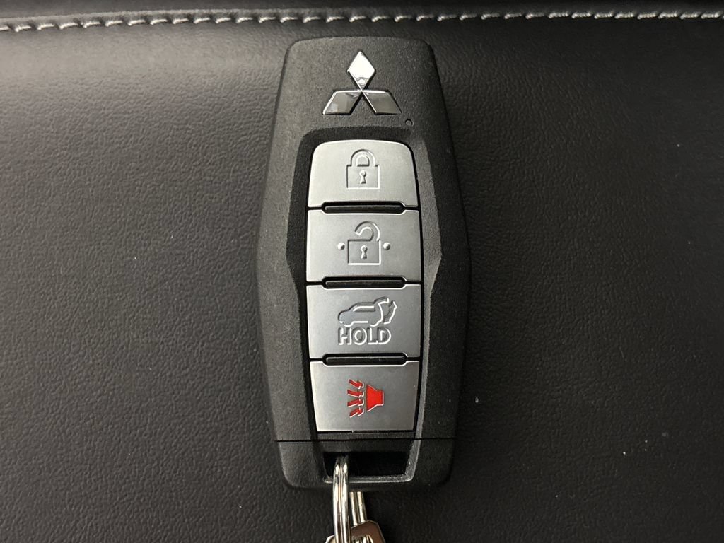 Used 2026 Mitsubishi Outlander SE FWD image 32