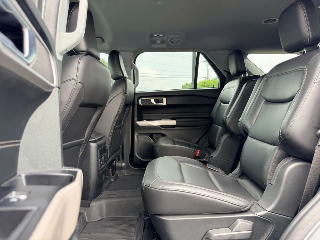 Certified 2023 Ford Explorer XLT w/ Equipment Group 202A RWD image 15