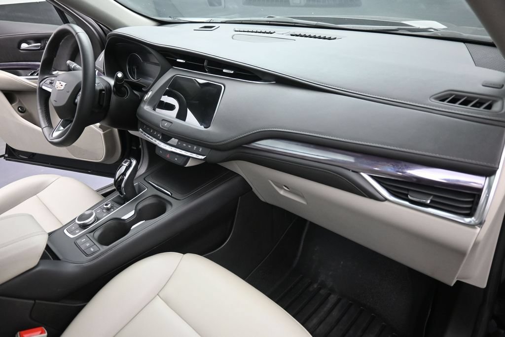Used 2023 Cadillac XT4 Luxury w/ Driver Awareness Package FWD image 26