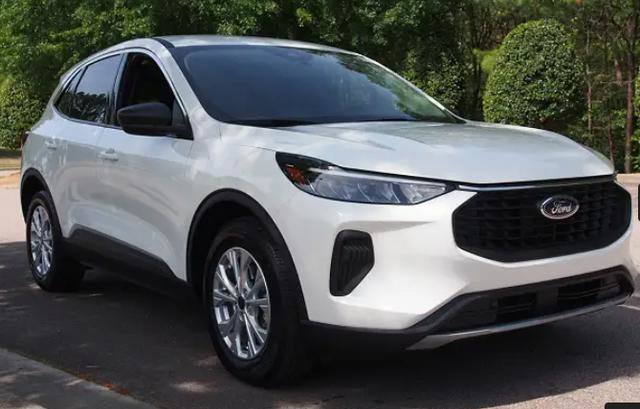 Certified 2023 Ford Escape Active w/ Tech Pack #1 AWD/4WD image 2