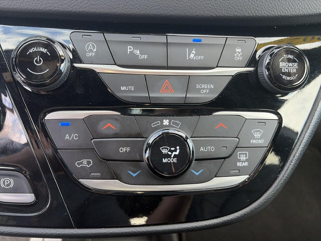 Used 2025 Chrysler Pacifica Select FWD image 24