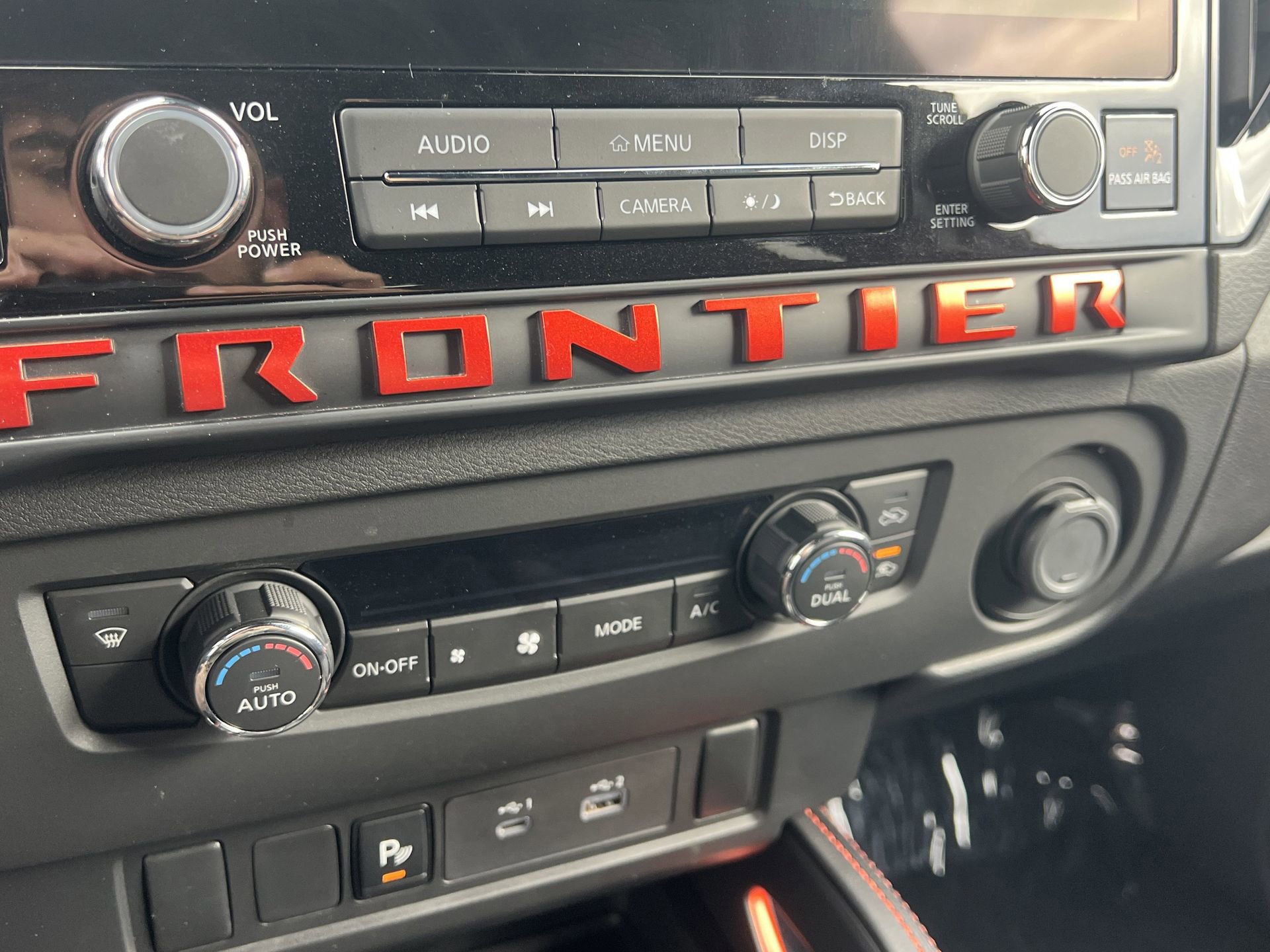 Used 2025 Nissan Frontier PRO-4X image 9