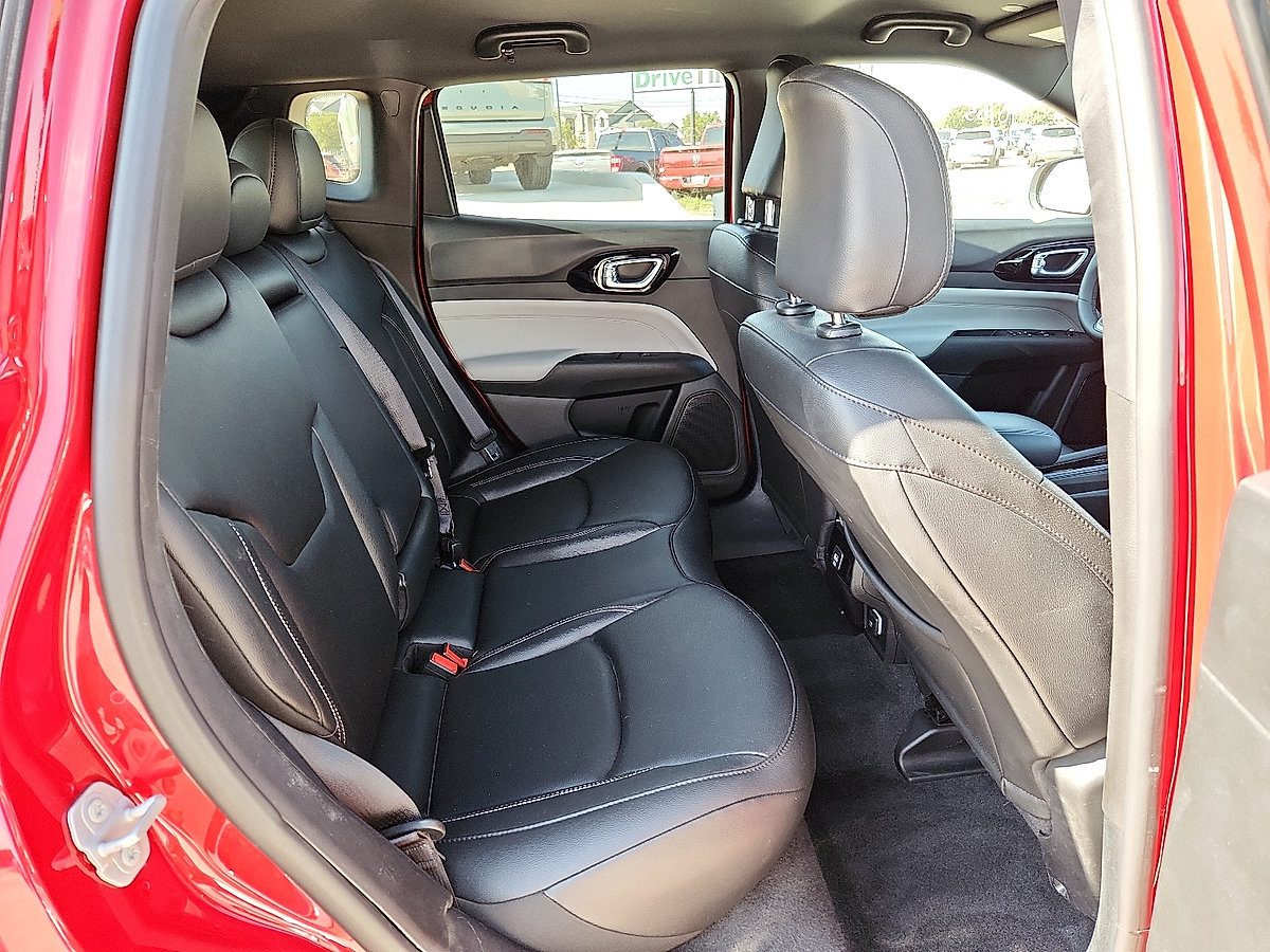 Used 2025 Jeep Compass Limited AWD/4WD image 11