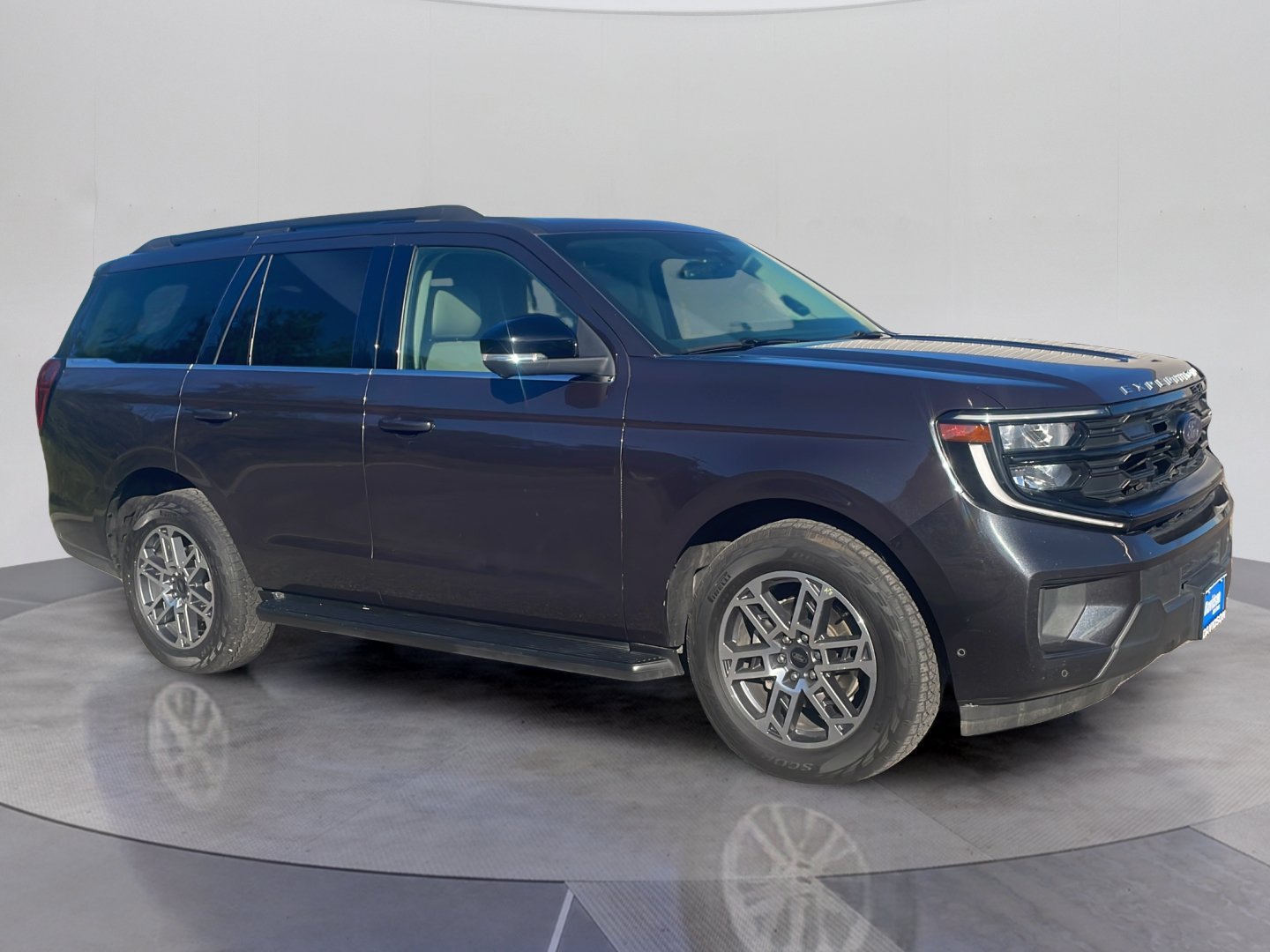 Certified 2025 Ford Expedition Active AWD/4WD image 9