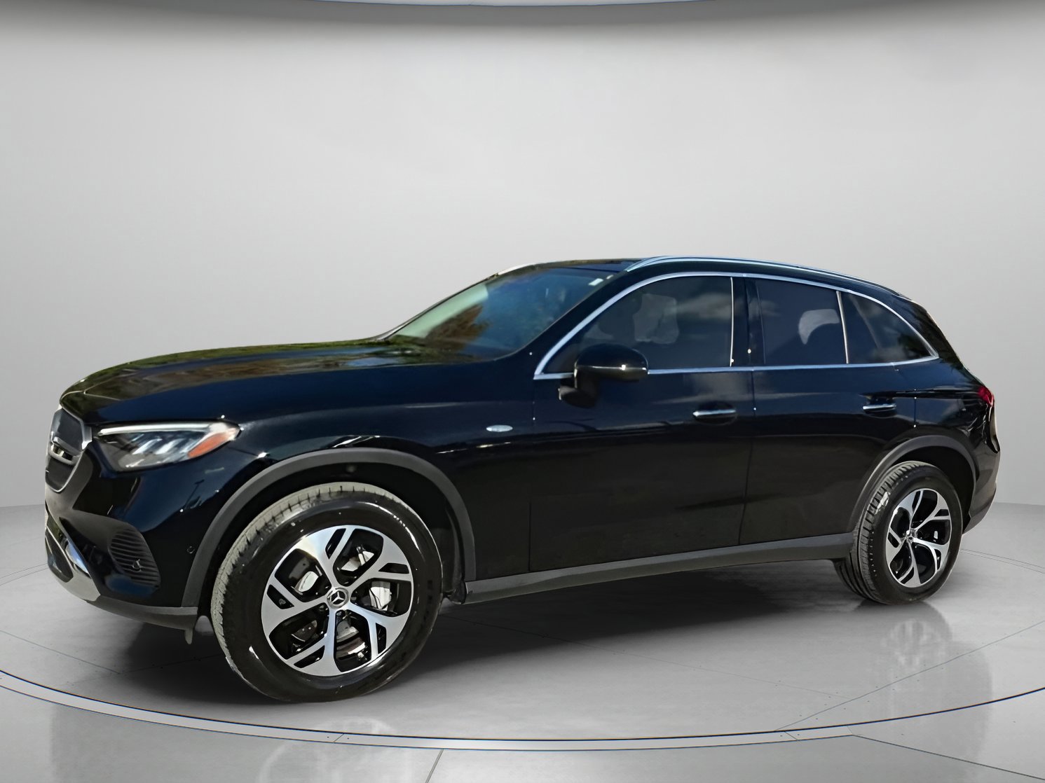 Used 2025 Mercedes-Benz GLC 350e 4MATIC image 6