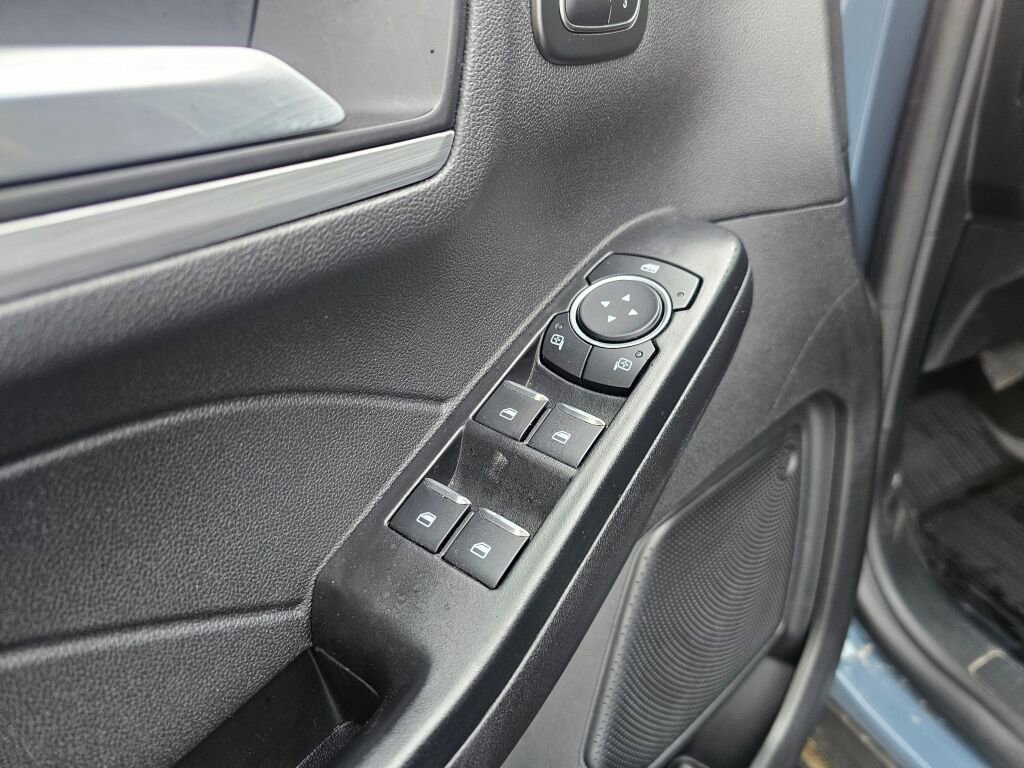 Certified 2025 Ford Escape Platinum AWD/4WD image 19