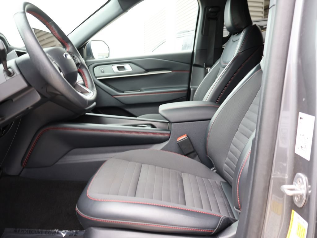 Certified 2025 Ford Explorer ST-Line w/ ST-Line Street Pack AWD/4WD image 25