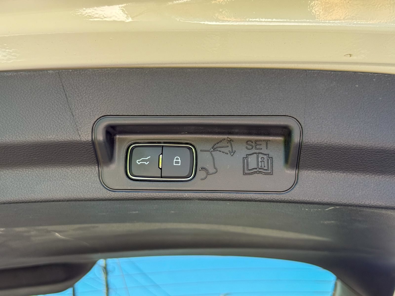 Certified 2025 Ford Explorer Active AWD/4WD image 14