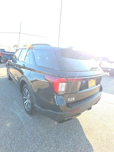 Certified 2025 Ford Explorer ST-Line RWD image 6