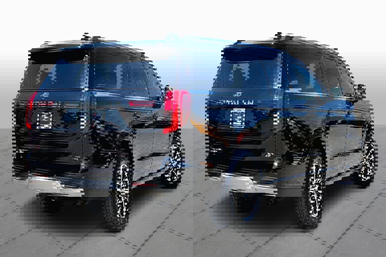 Certified 2025 Ford Expedition Max Platinum image 3