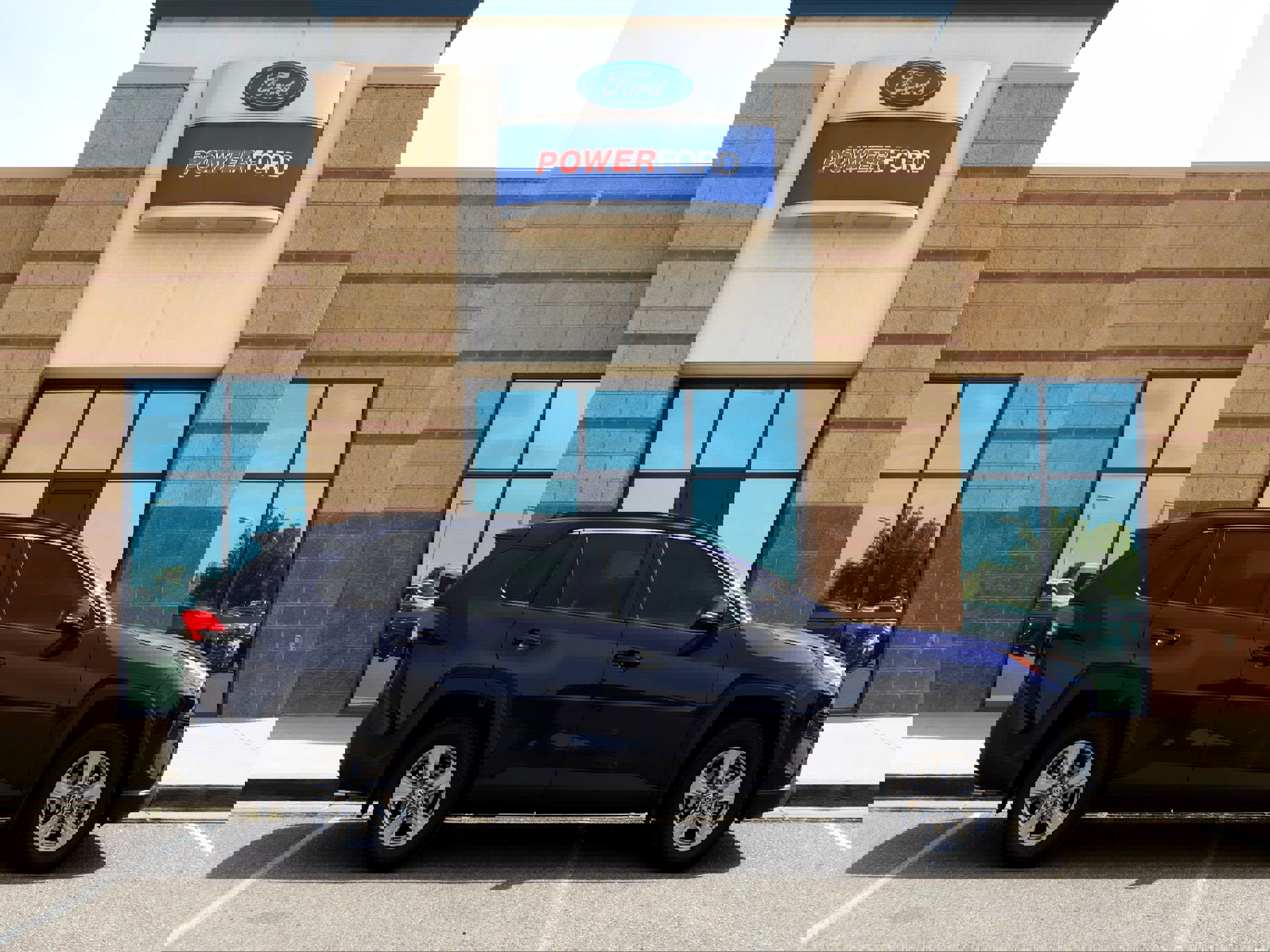 Used 2024 Toyota RAV4 XLE w/ Convenience Package image 6