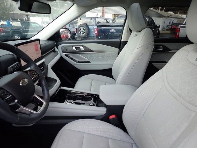 Certified 2025 Ford Explorer Platinum w/ LUX Leather Package AWD/4WD image 16