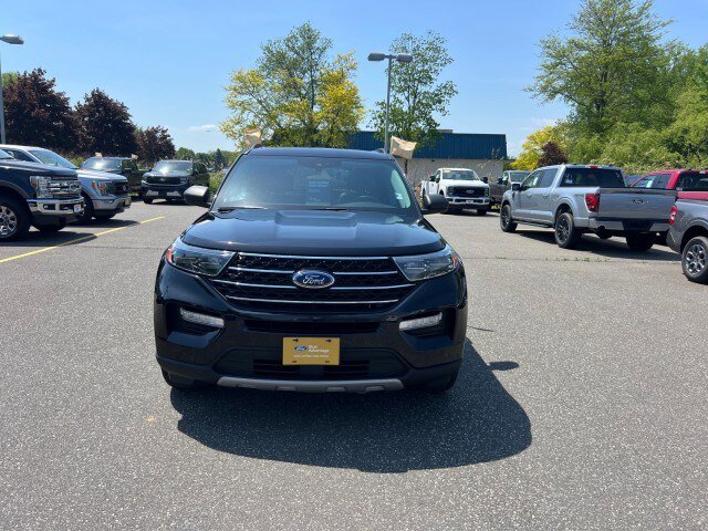Certified 2021 Ford Explorer XLT w/ Equipment Group 202A AWD/4WD image 2