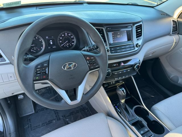 Used 2017 Hyundai Tucson SE w/ SE Popular Package 02 AWD/4WD image 3