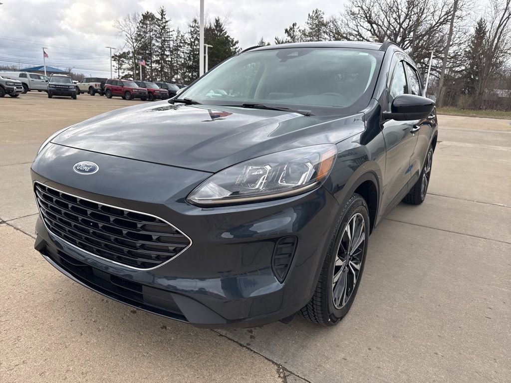 Certified 2022 Ford Escape SE w/ SE Sport Appearance Package image 3