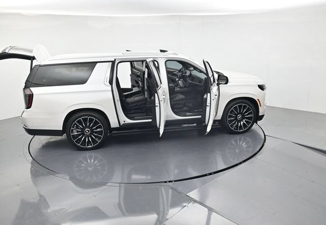Used 2025 Chevrolet Suburban High Country AWD/4WD image 50
