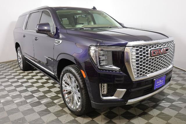 Used 2021 GMC Yukon XL Denali w/ Denali Premium Package AWD/4WD image 4