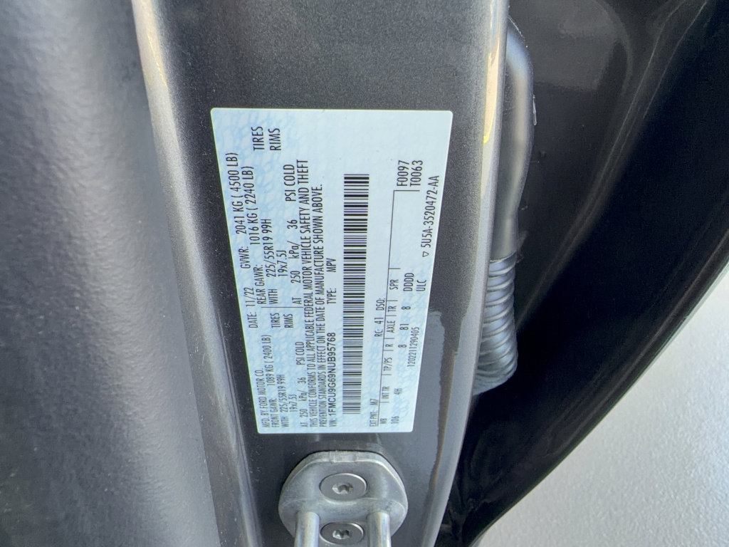 Certified 2022 Ford Escape SE w/ SE Sport Appearance Package AWD/4WD image 35