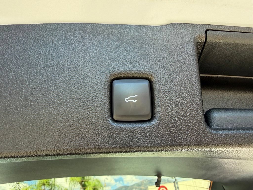 Certified 2025 Ford Escape SE FWD image 17