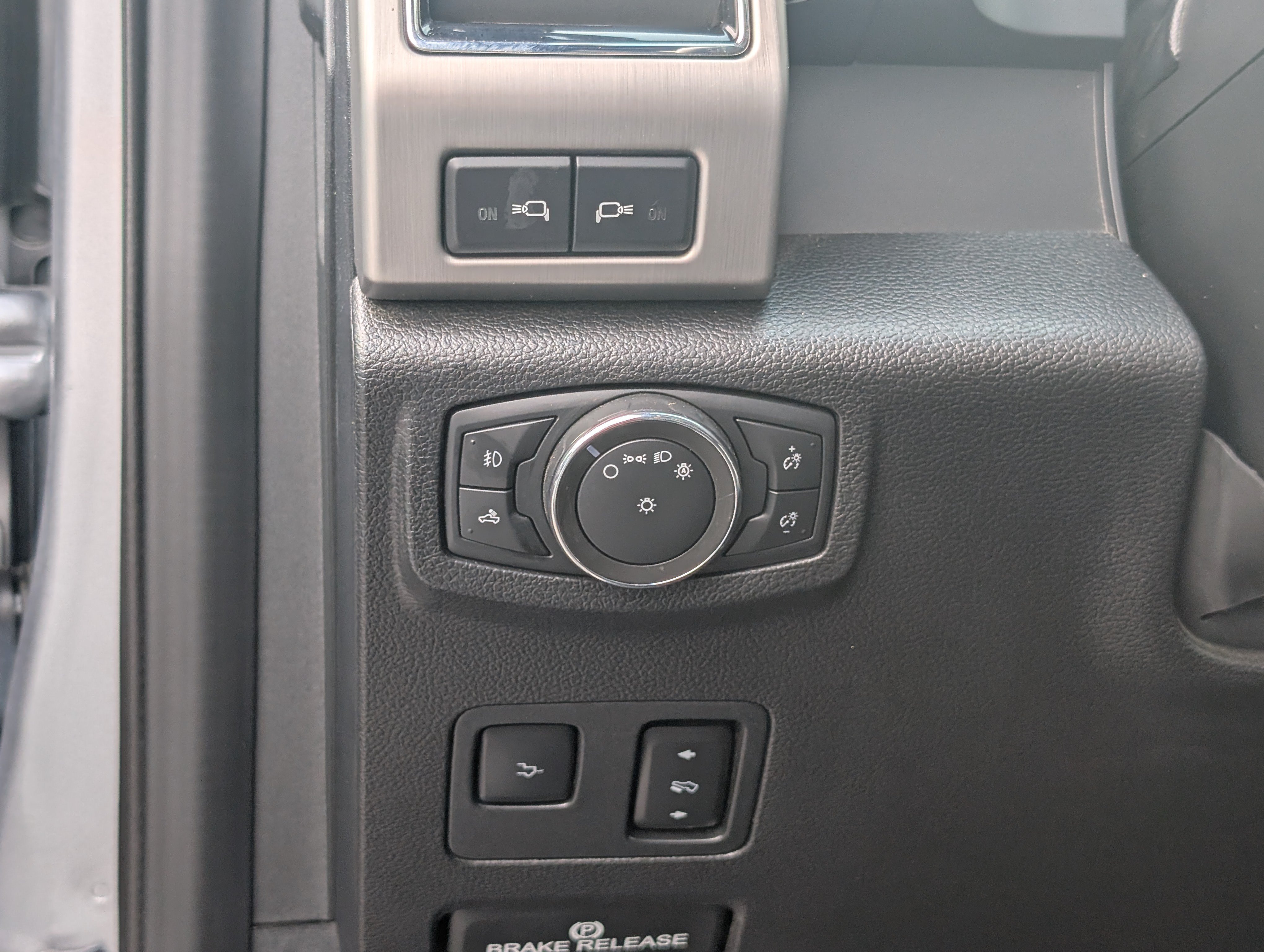 Certified 2021 Ford F250 Platinum w/ FX4 Off-Road Package AWD/4WD image 23