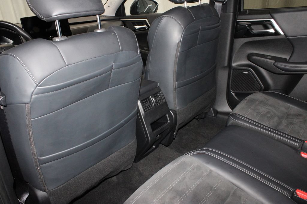 Used 2025 Mitsubishi Outlander AWD image 21