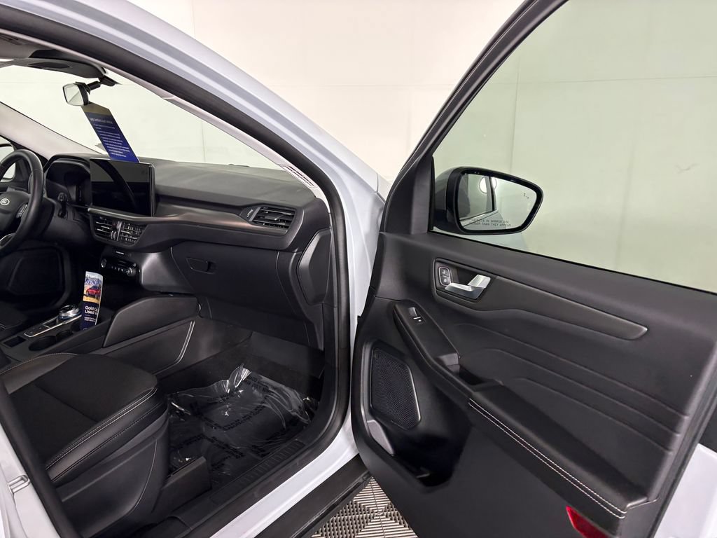 Certified 2025 Ford Escape SE FWD image 35