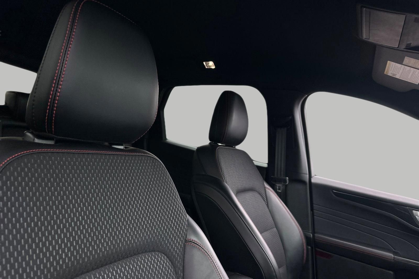 Certified 2025 Ford Escape ST-Line Elite w/ Tech Pack #2 image 18