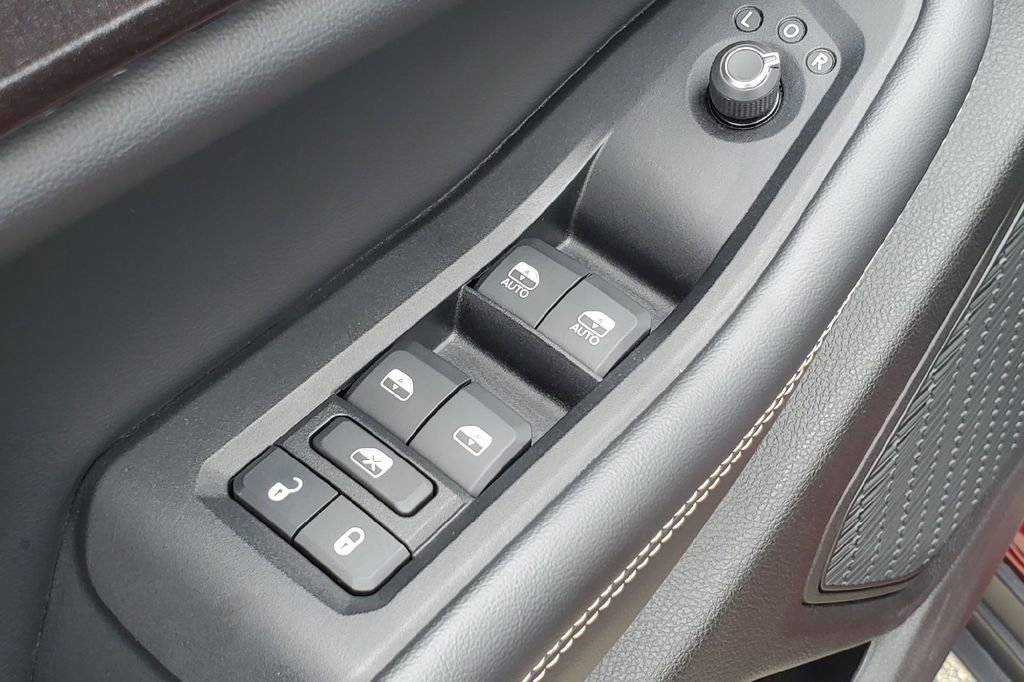 Used 2023 Jeep Grand Cherokee Altitude RWD image 14