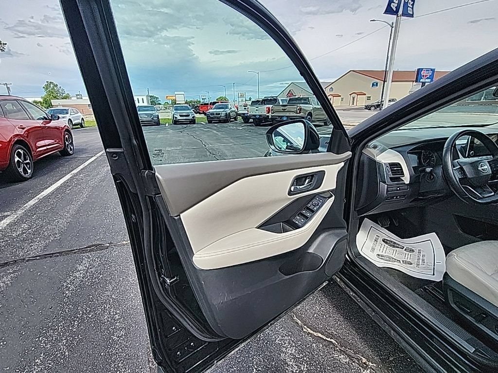 Used 2025 Nissan Rogue SV AWD/4WD image 22