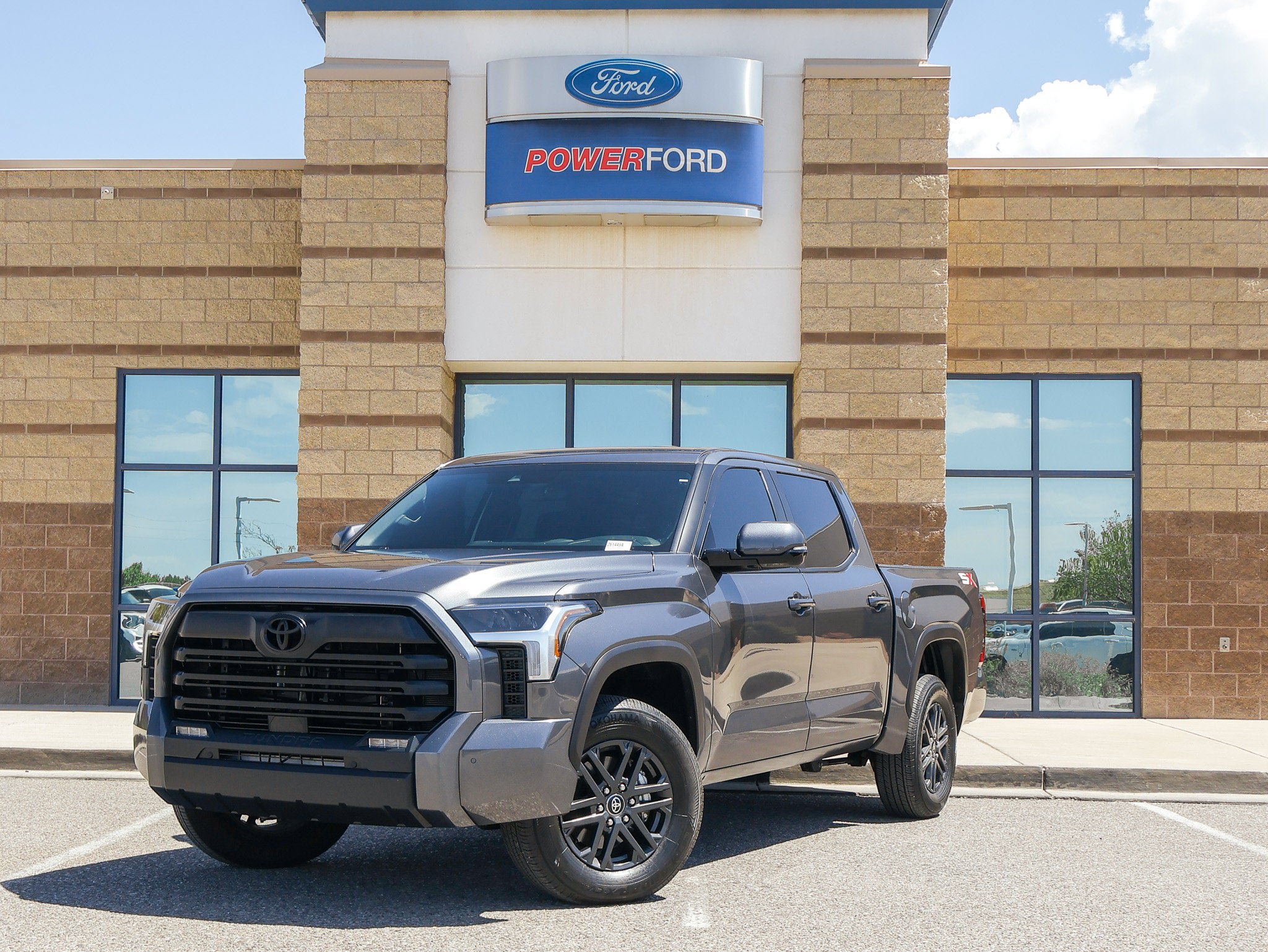 Used 2025 Toyota Tundra SR5 w/ SR5 Convenience Package AWD/4WD image 2