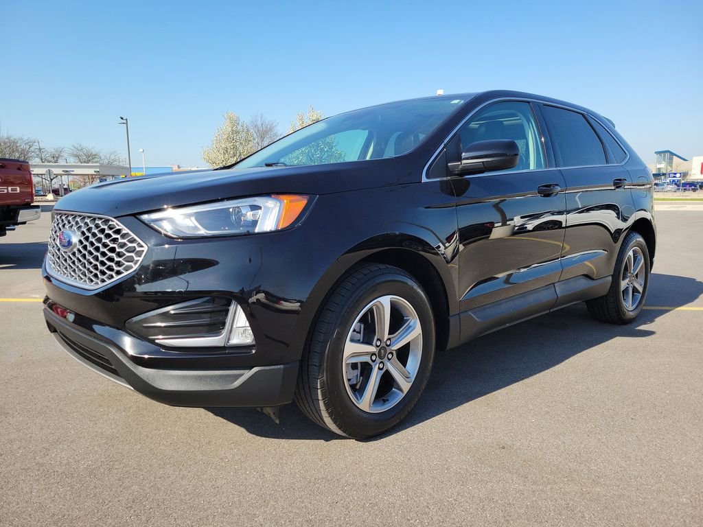 Certified 2023 Ford Edge SEL w/ Convenience Package AWD/4WD image 2