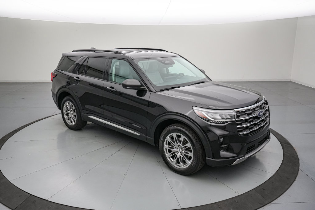 Certified 2025 Ford Explorer Active w/ Active Comfort Package AWD/4WD image 2