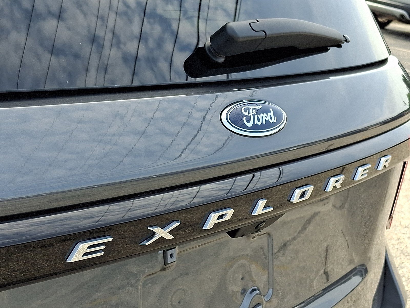 Certified 2025 Ford Explorer Active RWD image 30