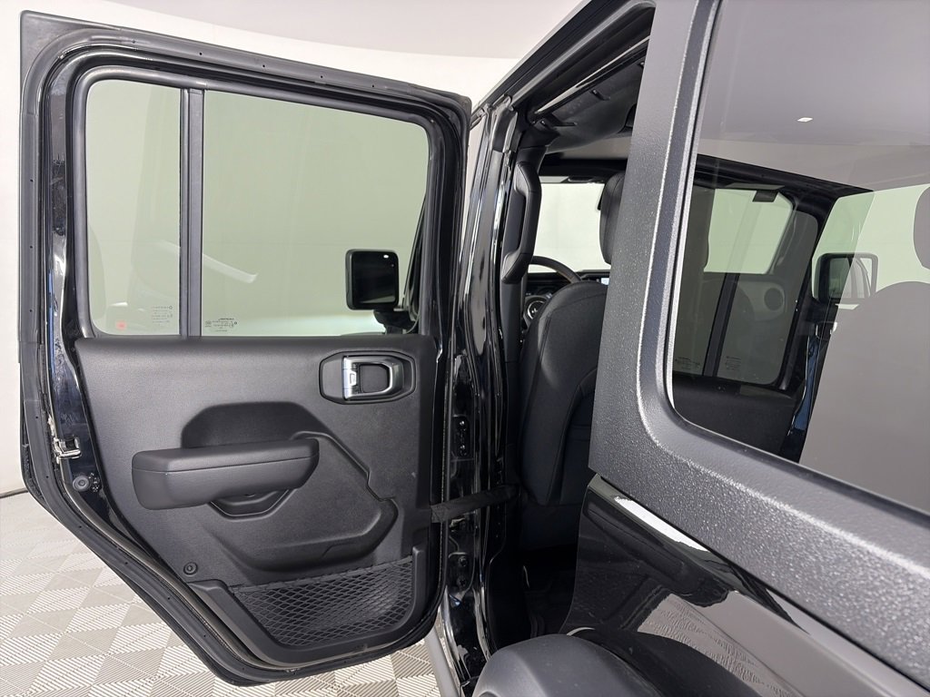 Used 2024 Jeep Wrangler Unlimited image 12