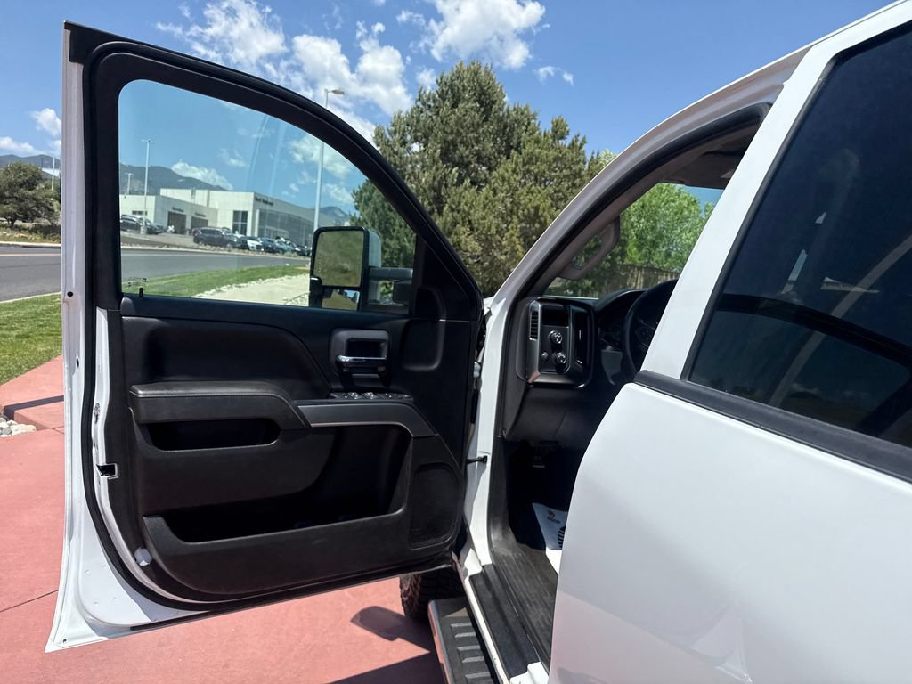 Used 2018 Chevrolet Silverado 2500 LT AWD/4WD image 10