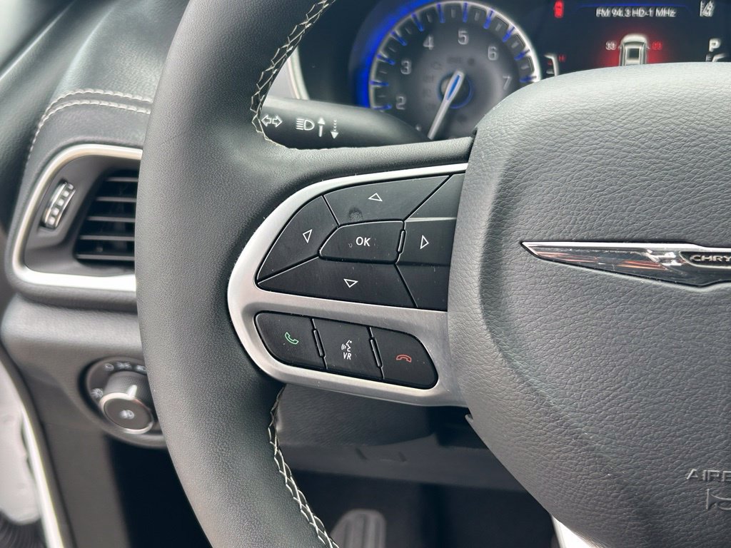 Used 2026 Chrysler Pacifica Limited FWD image 39