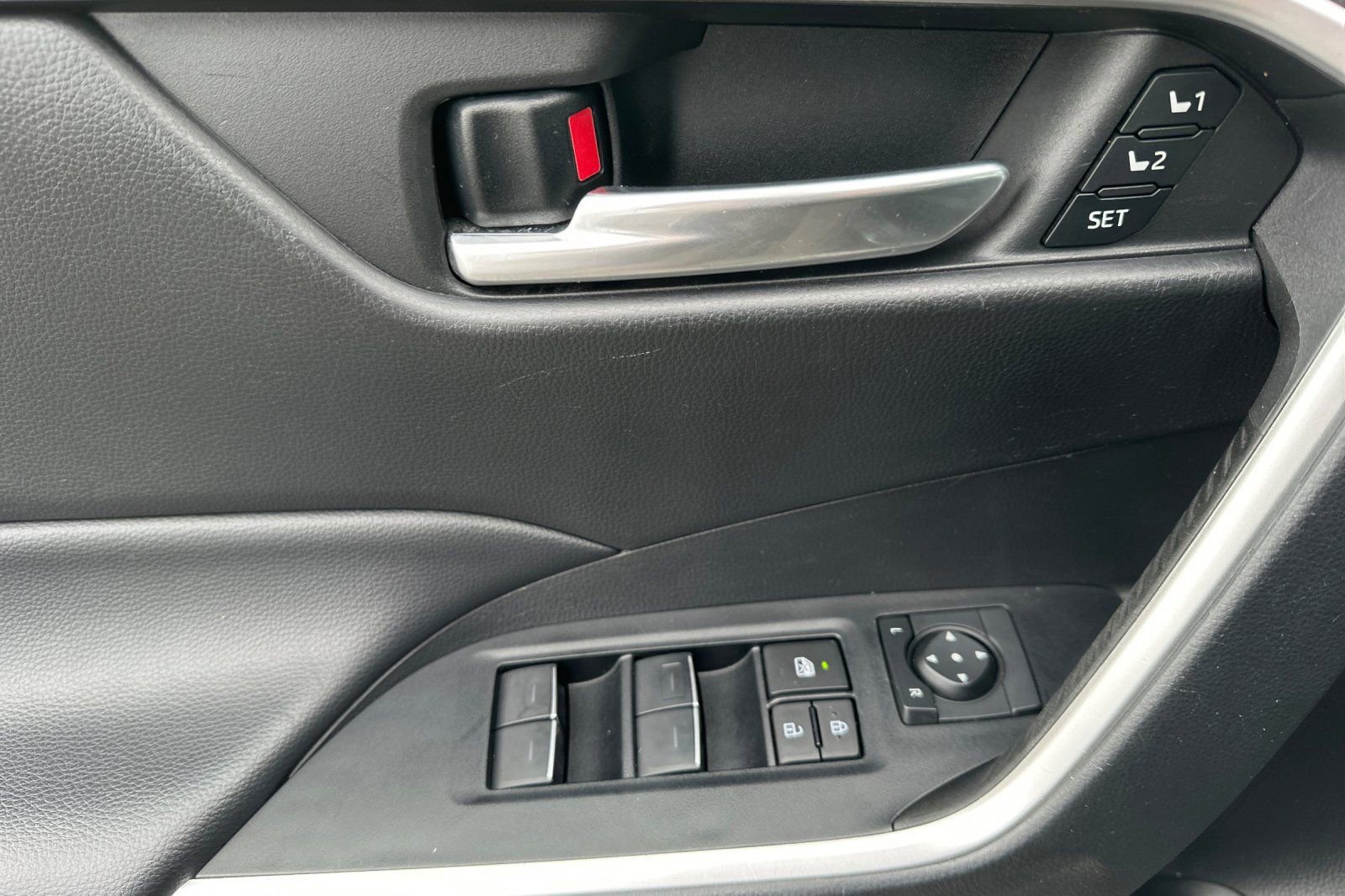 Used 2023 Toyota RAV4 XLE Premium image 13