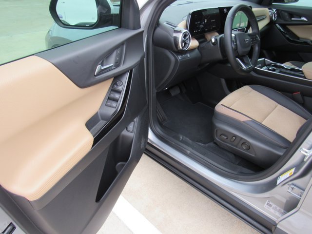 Used 2026 Chevrolet Equinox ACTIV w/ Safety and Technology Package AWD/4WD image 16