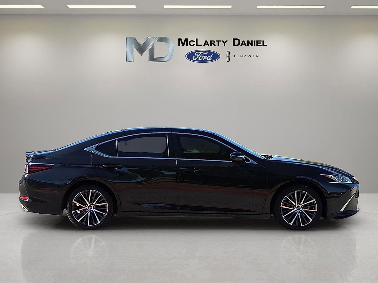 Used 2023 Lexus ES 350 w/ Premium Package image 6