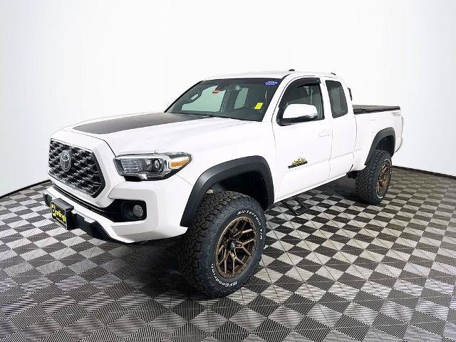 Used 2022 Toyota Tacoma TRD Off-Road AWD/4WD image 3