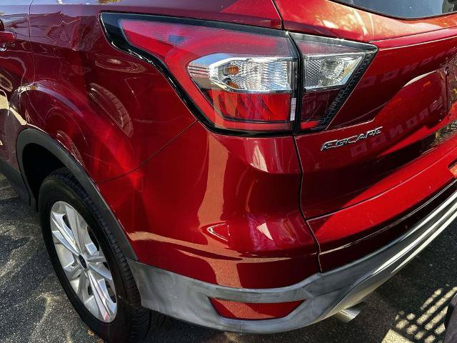 Certified 2018 Ford Escape SE w/ SE Sync 3 Package AWD/4WD image 5