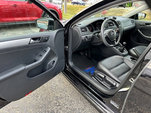 Used 2018 Volkswagen Jetta Wolfsburg Edition image 9