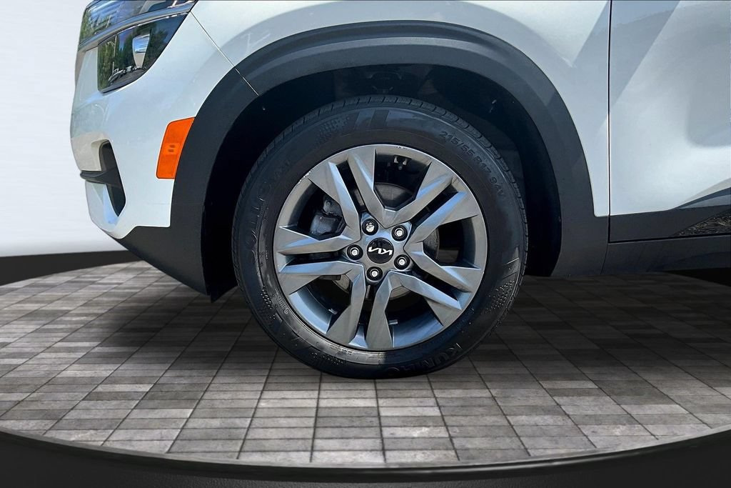 Used 2023 Kia Seltos S w/ Navigation Package FWD image 35