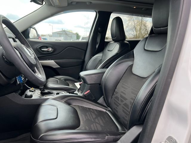 Used 2022 Jeep Cherokee Latitude w/ Sun & Sound Group AWD/4WD image 5