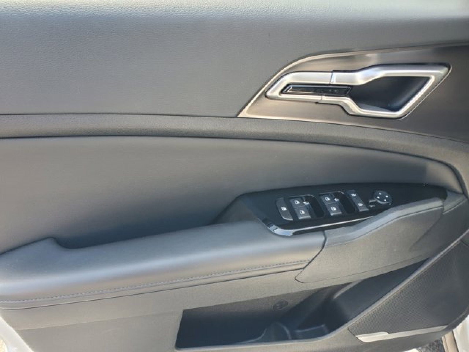 Used 2024 Kia Sportage EX image 12