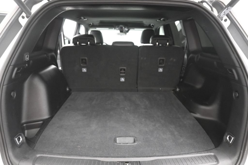 Used 2025 Jeep Grand Cherokee Altitude RWD image 23