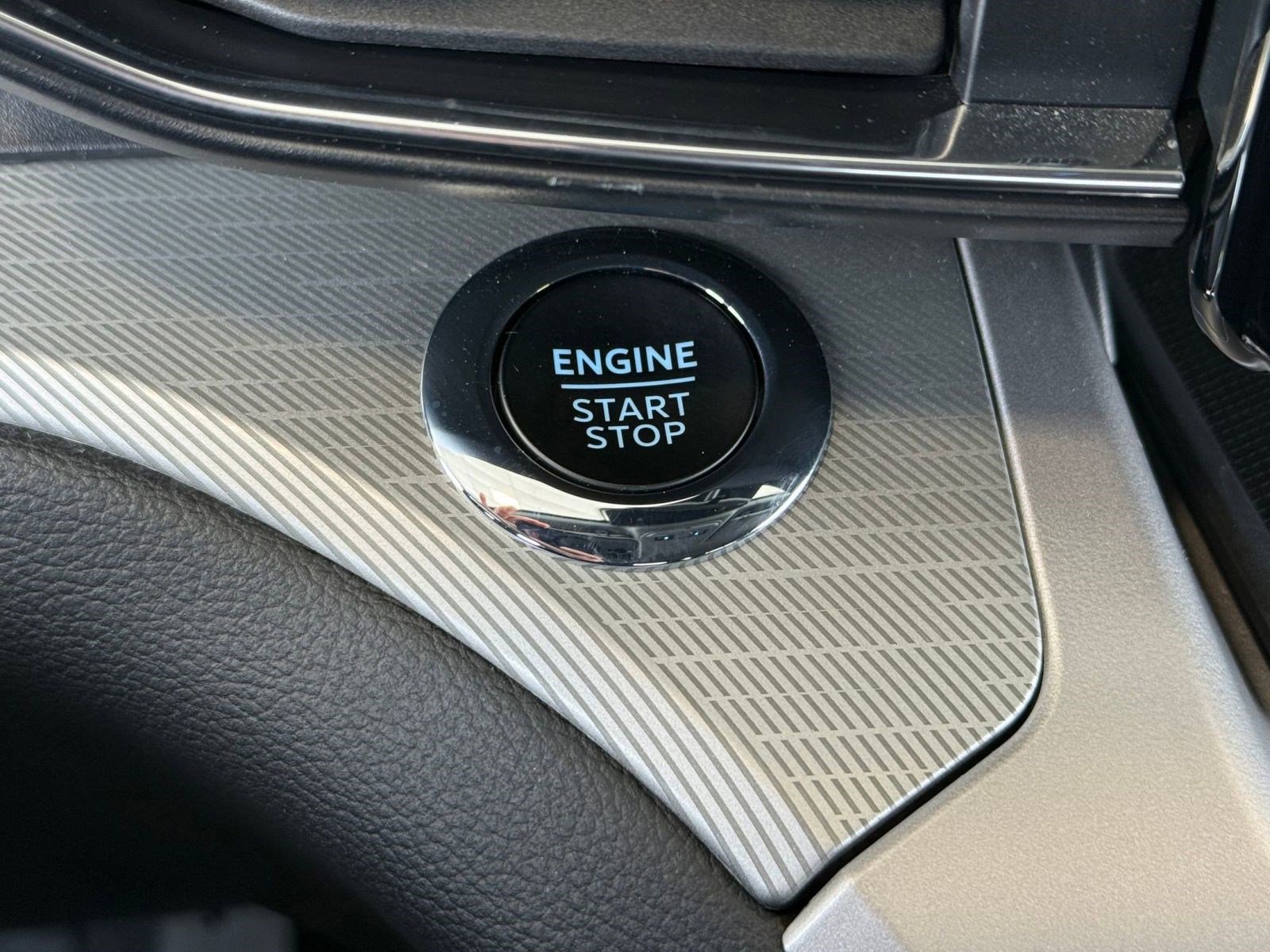 Certified 2022 Ford Explorer XLT w/ Equipment Group 202A image 26