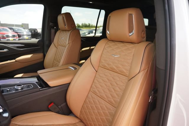 Used 2024 Cadillac Escalade ESV Premium Luxury w/ Performance Package AWD/4WD image 10